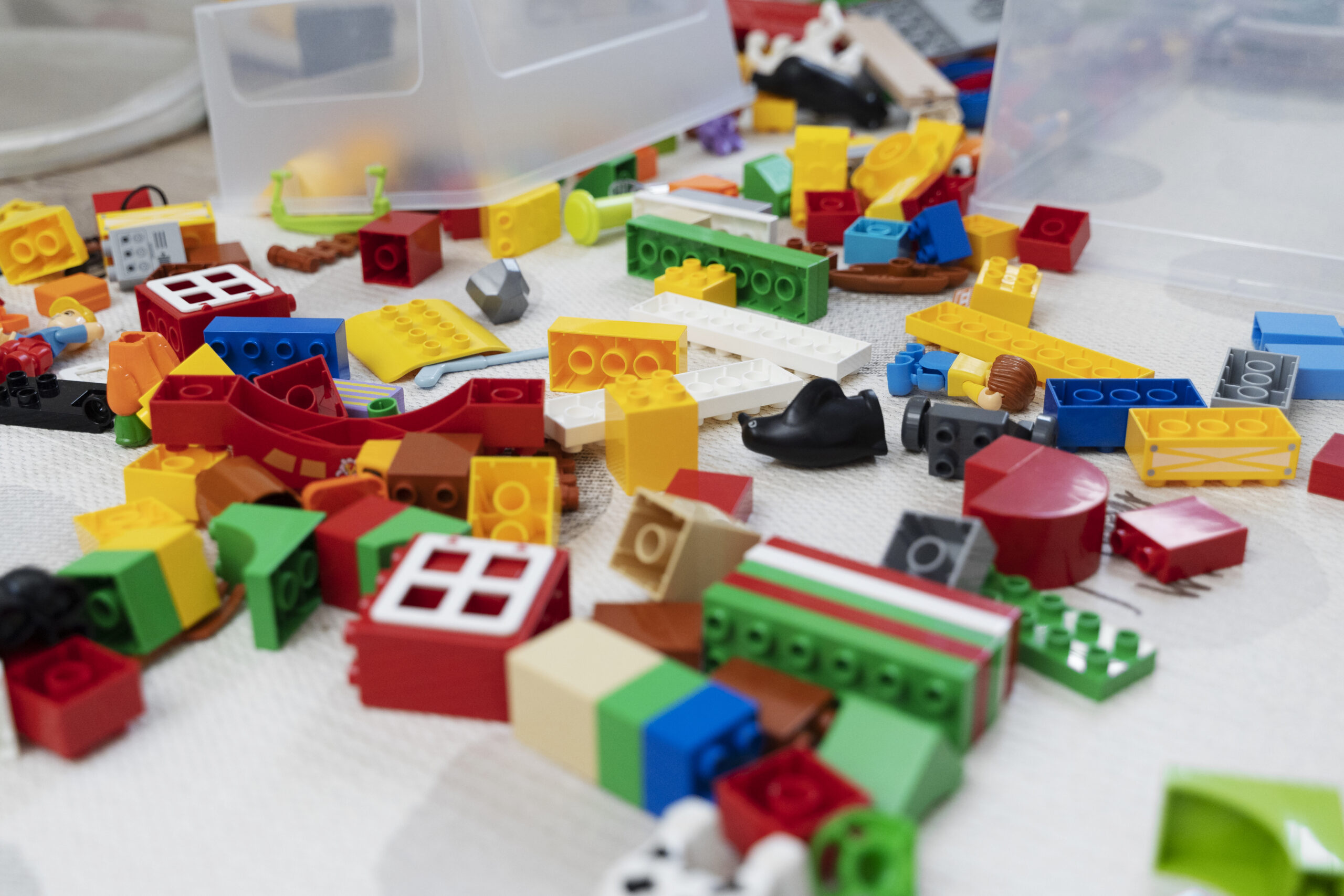 Usa LEGO SERIOUS PLAY para Reforzar Habilidades de Argumentación y Explicación en la Era de la Inteligencia Artificial